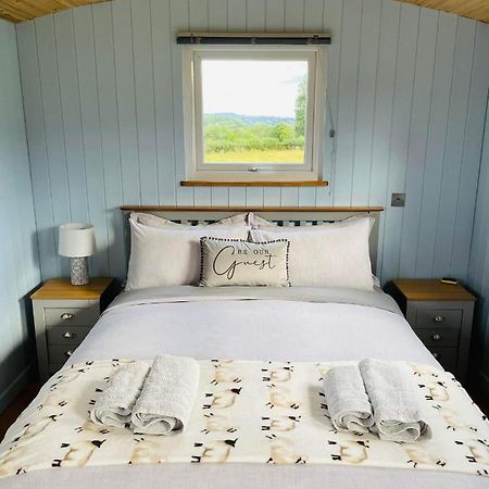 Bespoke Luxury Huts With Hot Tubs. Located In The Black Mountains. Llanveynoe Eksteriør billede