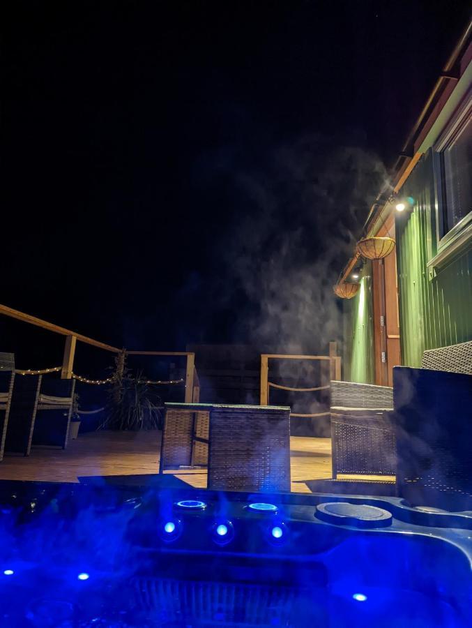 Bespoke Luxury Huts With Hot Tubs. Located In The Black Mountains. Llanveynoe Eksteriør billede