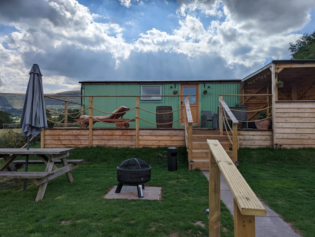 Bespoke Luxury Huts With Hot Tubs. Located In The Black Mountains. Llanveynoe Eksteriør billede