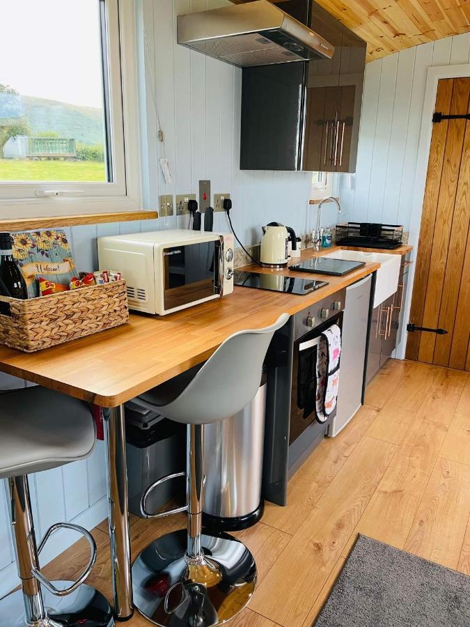 Bespoke Luxury Huts With Hot Tubs. Located In The Black Mountains. Llanveynoe Eksteriør billede