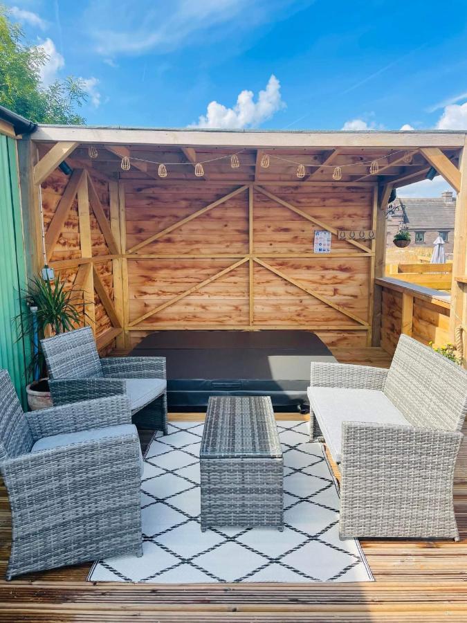 Bespoke Luxury Huts With Hot Tubs. Located In The Black Mountains. Llanveynoe Eksteriør billede