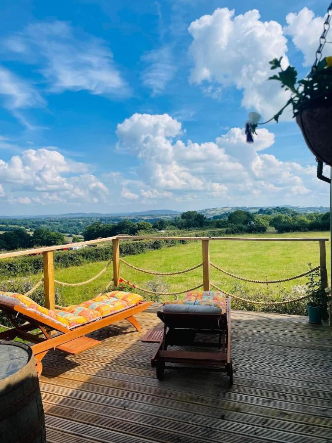 Bespoke Luxury Huts With Hot Tubs. Located In The Black Mountains. Llanveynoe Eksteriør billede