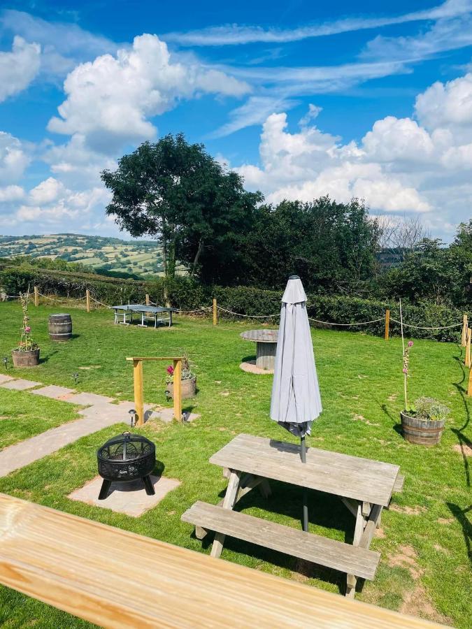Bespoke Luxury Huts With Hot Tubs. Located In The Black Mountains. Llanveynoe Eksteriør billede